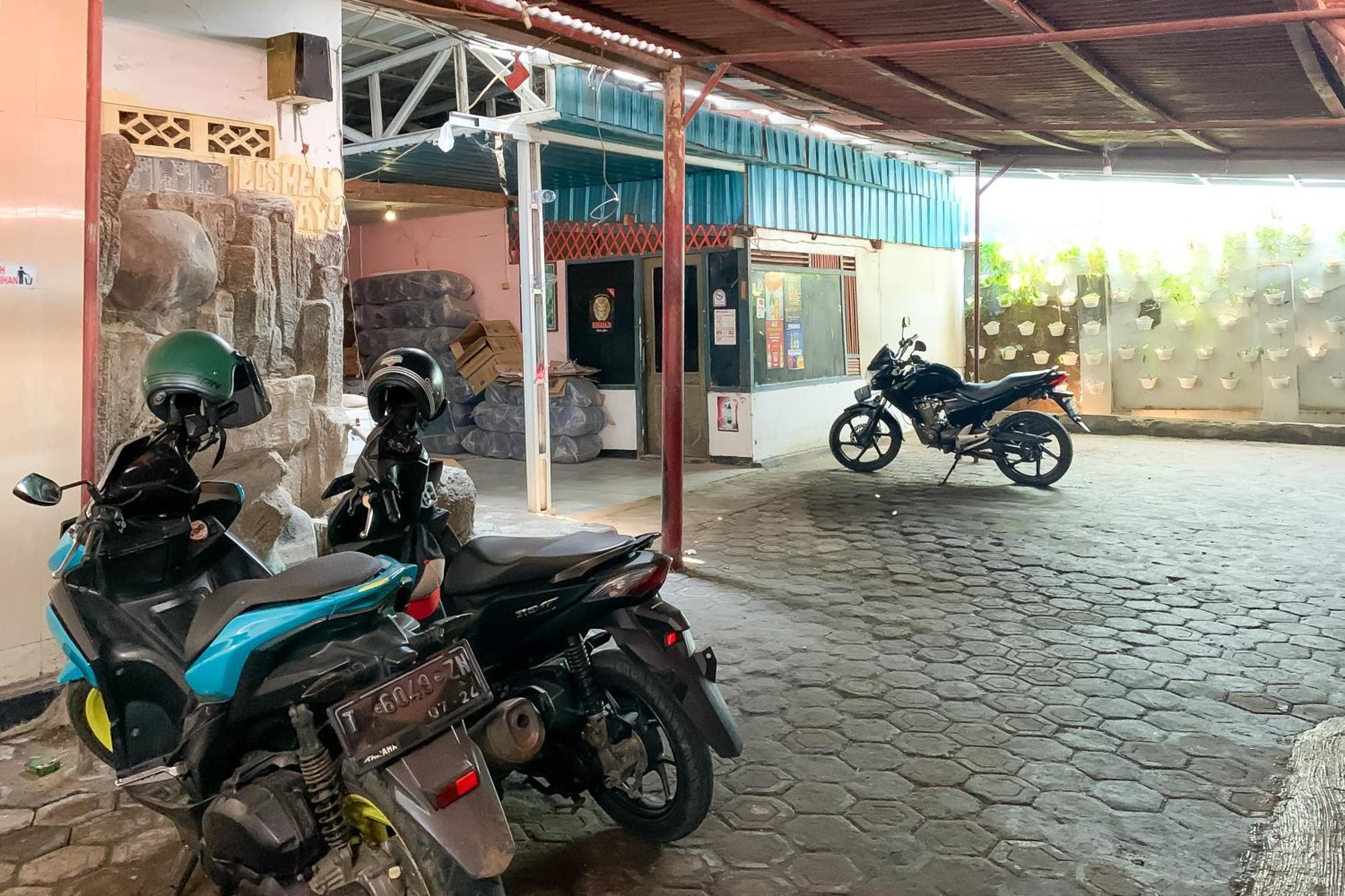 Penginapan Losmen Ayu Pamanukan Redpartner Pamanukan Hilir Экстерьер фото