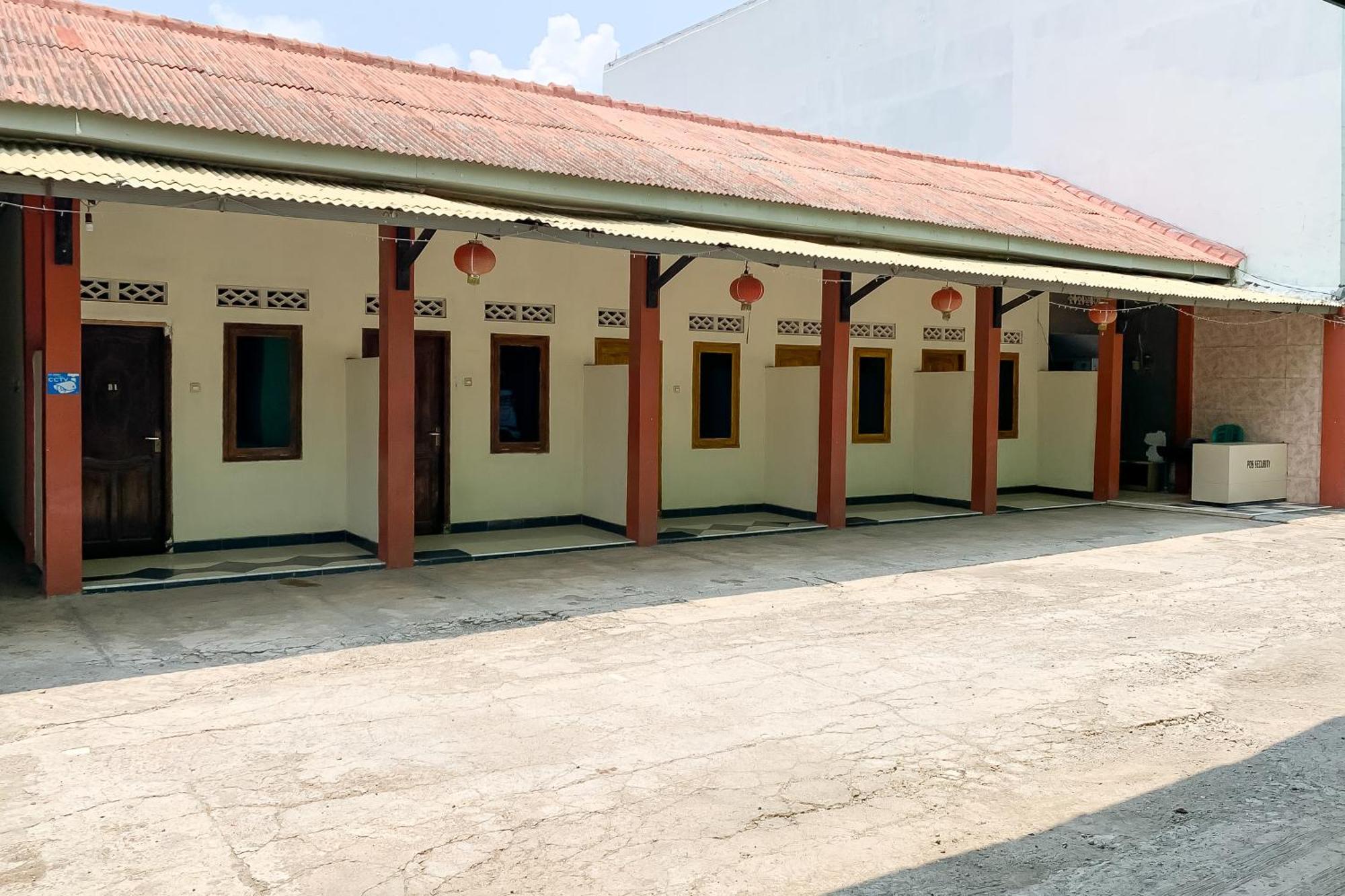Penginapan Losmen Ayu Pamanukan Redpartner Pamanukan Hilir Экстерьер фото
